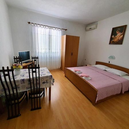 Apartments - Buffet 2B Sveti Juraj Quarto foto